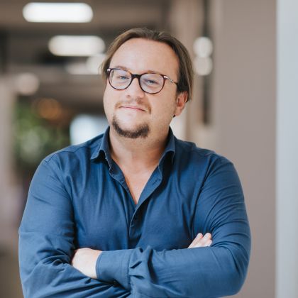 Davide La Torre与罗德里奇出版社共同编辑人工智能相关书籍